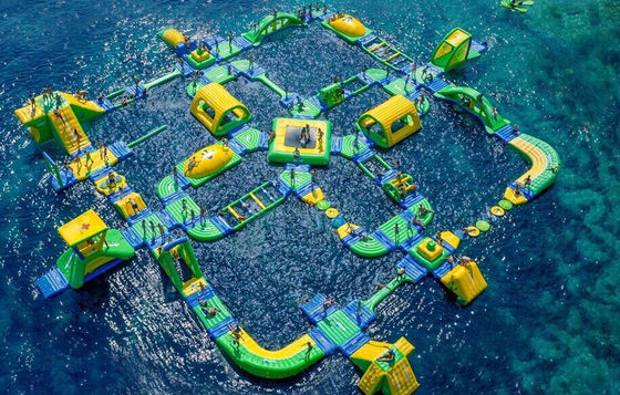 Yetişkinler İçin Popüler Açık Hava Şişme Yüzen Su Parkı Oyunları Bounce House Eğlence Parkı