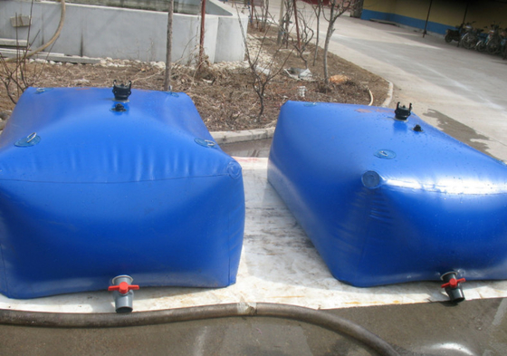 Güvenli ve güvenli su depolama ve taşıma için özelleştirilebilir tarpaulin su tankı